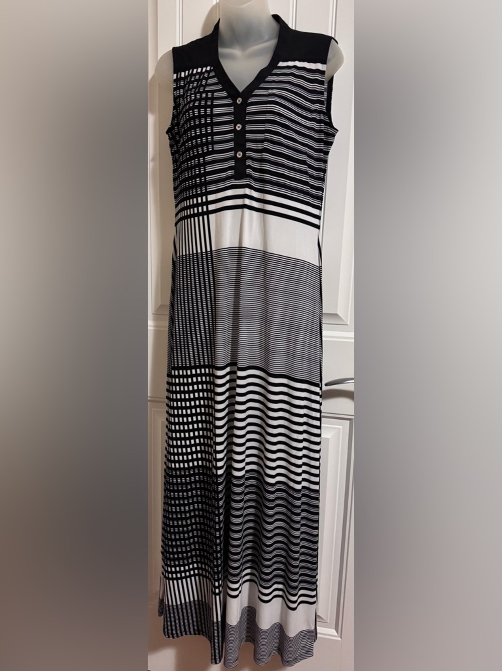 Calvin Klein Sleeveless Black and White Striped Maxi Dress size M